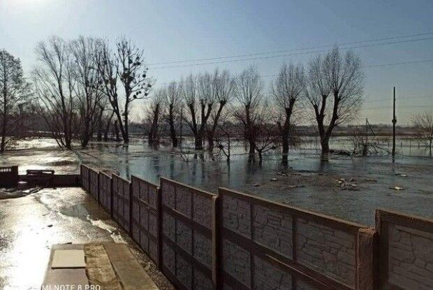 На Київщині тимчасово окуповане село може затопити через підрив дамби (Фото)