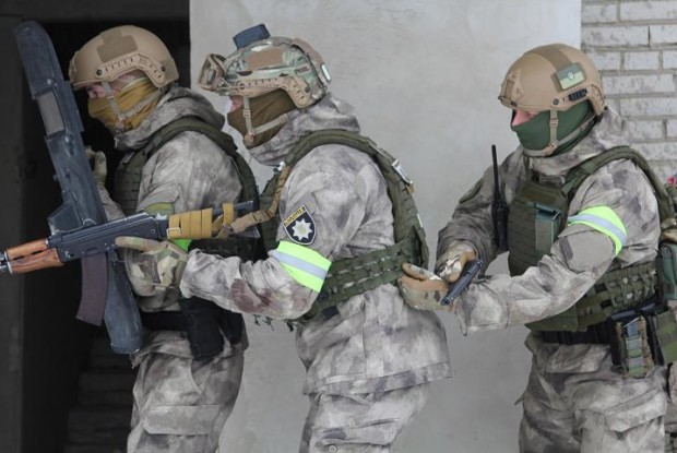 У Луцьку на проспекті Волі невідомі зі зброєю заблокували автомобіль