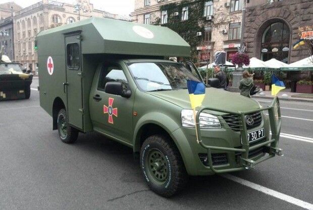 Шоу «Досягнення попередників»: військовий парад продемонстрував здобутки Порошенка й Турчинова - журналіст