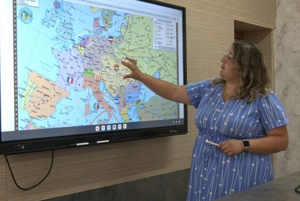 Секрет успіху вчительки з Волині, яка закохує учнів в історію (Відео)