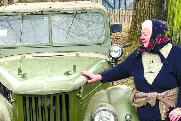 Галина Хомич подарувала захисникам сімейну реліквію –  автомобіль
