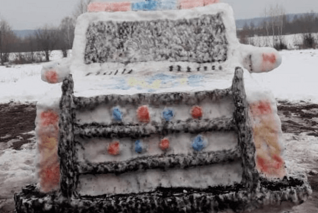 На Волині зліпили зі снігу поліцейського автомобіля (Фото)