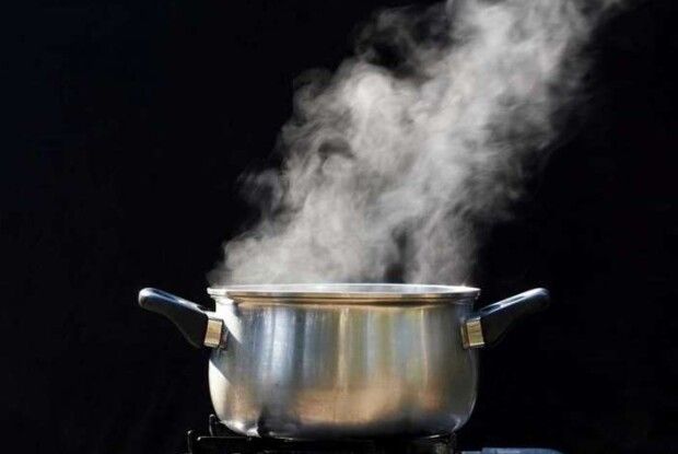 На Рівненщині півторарічний хлопчик перекинув на себе окріп