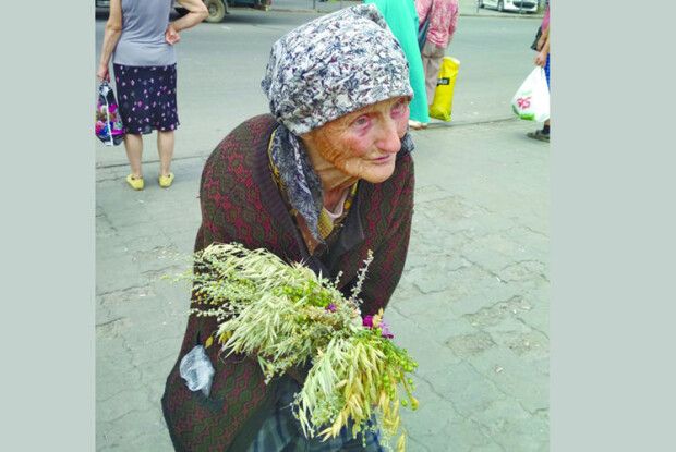 На Медового Спаса купимо у бабусеньки букетик