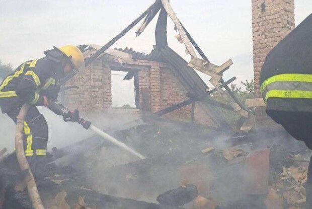 Згоріло все: вагітна волинянка з дитиною залишилась без житла, сім’ї потрібна допомога 