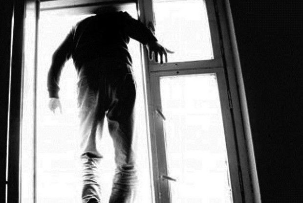 Через кредити лучанин вистрибнув із вікна