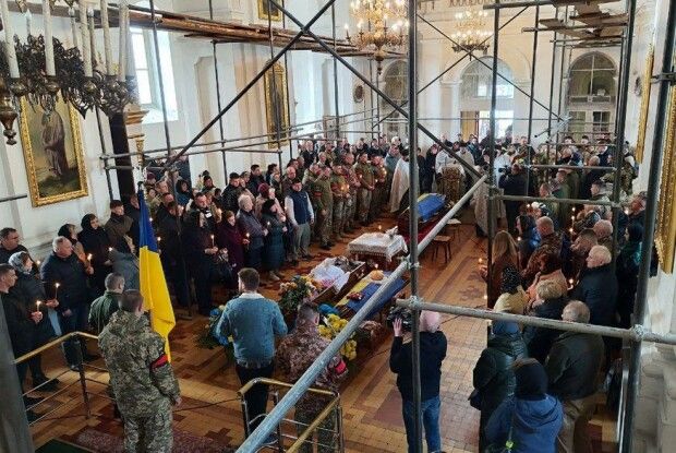 Луцьк – у жалобі: в останню дорогу провели одразу трьох Героїв (Фото)