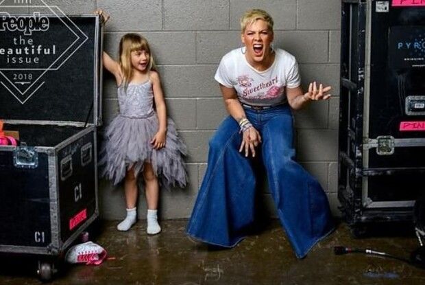 Хто вона – найчарівнішу жінку світу за версією People? (Відео)