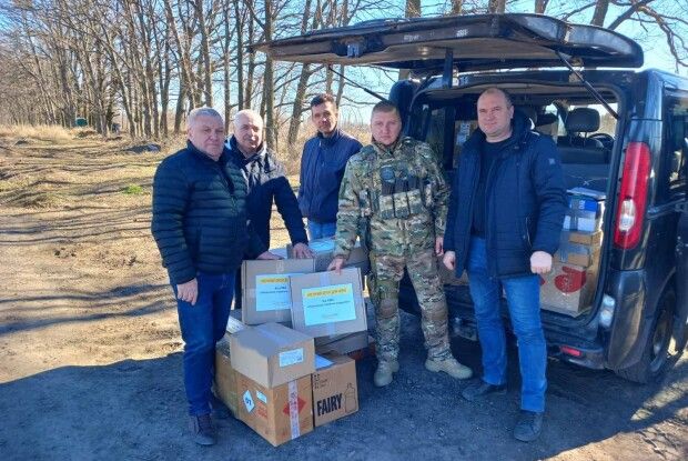 Голова громади на Волині завіз воїнам-землякам на фронт допомогу на суму понад два млн грн