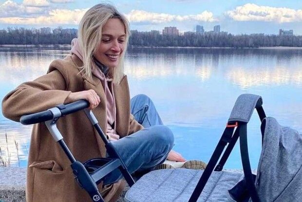 Василіса Фролова вперше стала мамою у 43 роки: «Наші стосунки розпочалися з моєї вагітності»