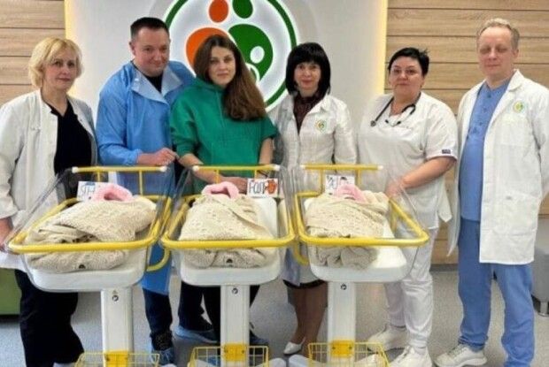 У Львові унікальну трійню виписали додому