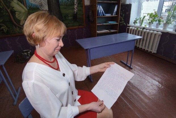 «Вчу учнів, що ви своїми оцінками вбиваєте ворогів». Вчителька з Волині стала триразовою переможницею радіодиктанту 
