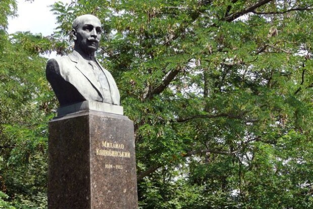 З могили українського письменника Коцюбинського викрали 100-кілограмове бронзове погруддя