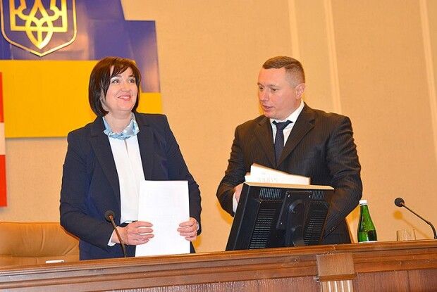 Депутати без масок,  але ніхто не цілувався