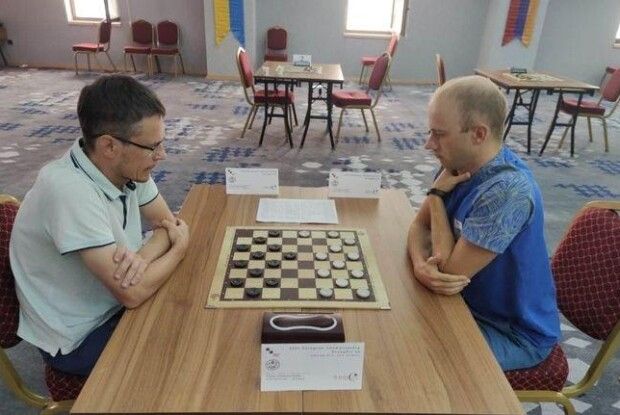 Українець взув трьох росіян і став чемпіоном Європи з шашок