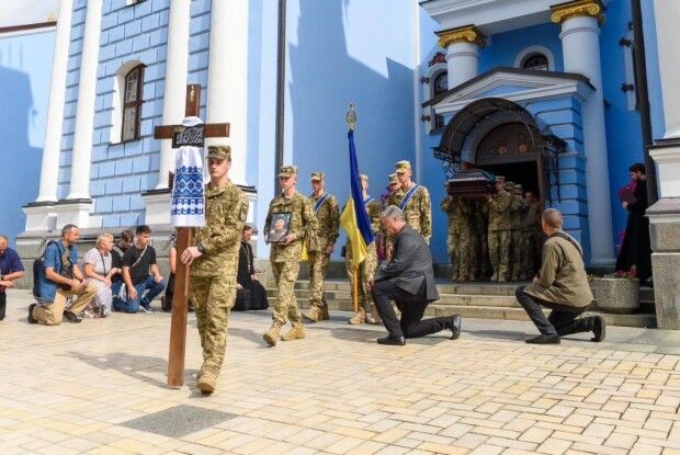 Втратила коханого: Порошенко підтримав Марусю Звіробій і попрощався із загиблим розвідником Максимом Нікітенком