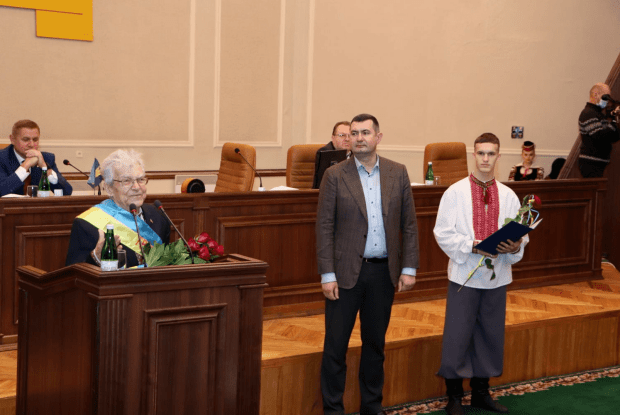 Автор славнозвісної «Волиняночки» святкує сьогодні 90. Що подарували місцеві депутати