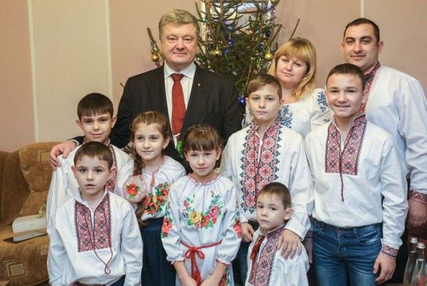 Порошенко істотно збільшує допомогу багатодітним сім’ям*