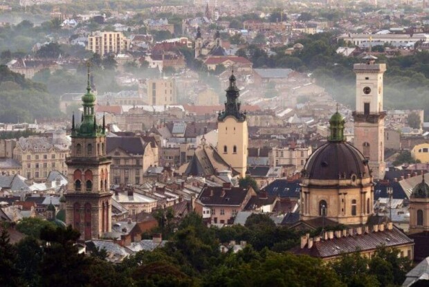 Влада оприлюднила середні зарплати у ресторанах Львова. Чи зроблять так у Луцьку?