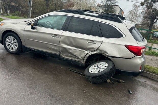 В обласному центрі Волині жорстко «поцілувалися» аж три авто