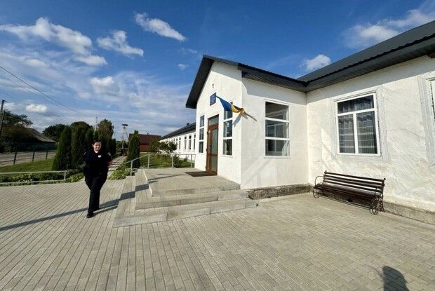 У селі на Волині власноруч оновили стару школу
