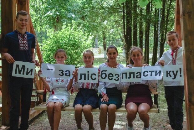 Школярі з лісівниками об’єдналися за довкілля без пластику 