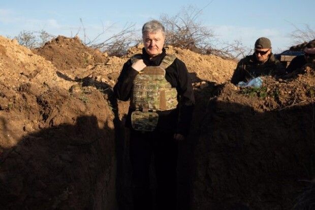 Порошенко в Newsweek: путін хоче виграти час, але Захід має ще більше нарощувати санкції