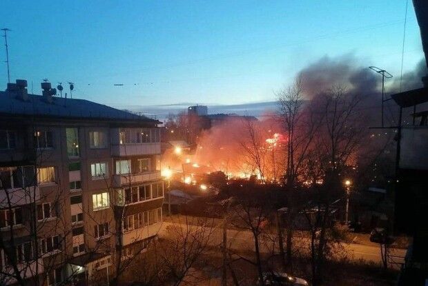 В Іркутську на будинок впав винищувач «Су-30» (Відео)