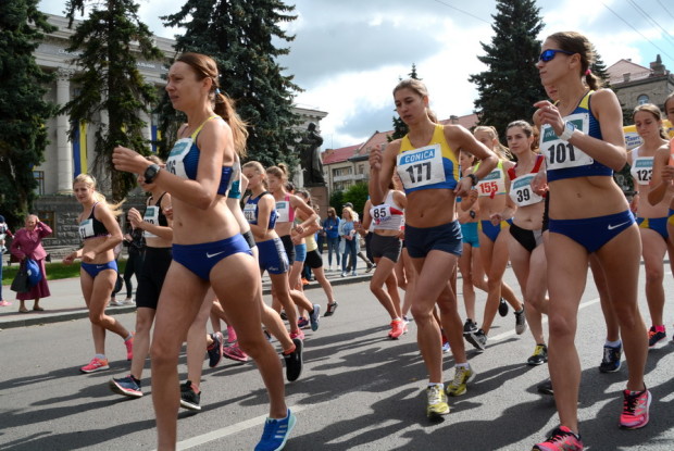 Вітер давав чосу – проте й він не наздогнав реактивних скороходів «Луцької десятки»! (фото та відео)