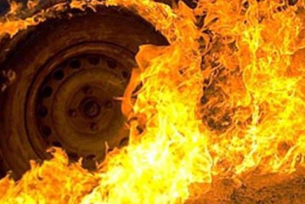 У жителя Гощі вдосвіта загорівся «Форд»