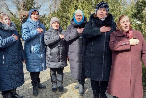 Гімн у виконанні жителів волинського села Сокіл переглянуло 2,5 мільйони людей (Відео)