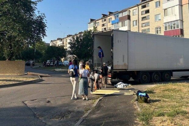 Лучанам, постраждалим від російської атаки, продовжують надавати допомогу