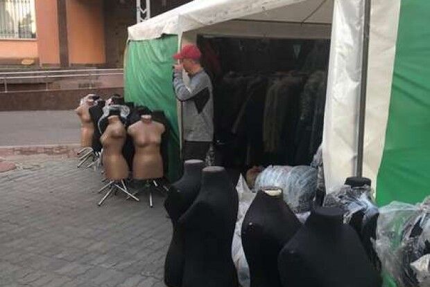 Під самісіньким носом у генерала Шпиги продають труси, халати та шуби (фото)
