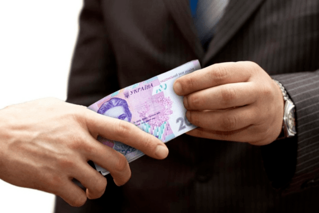 Громадянин Білорусі намагався підкупити волинського митника