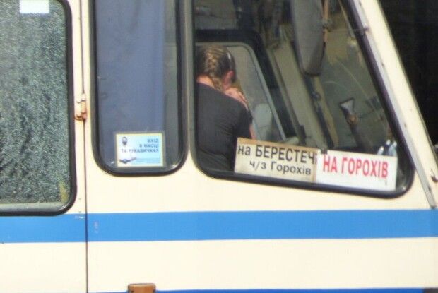 Злочинець випустив з автобуса трьох заручників 