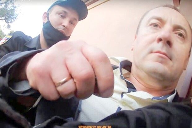Суд поновив на посаді нововолинського прокурора, який «зібрав» мільйон переглядів відео, що показує, як він утікав від поліції