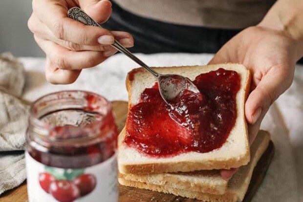 Переробкою журавлини лісівники Волині закривають ягідний сезон