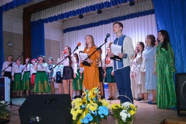Ковельчани поклали квіти до пам’ятника Лесі Українки та декламували твори видатної землячки