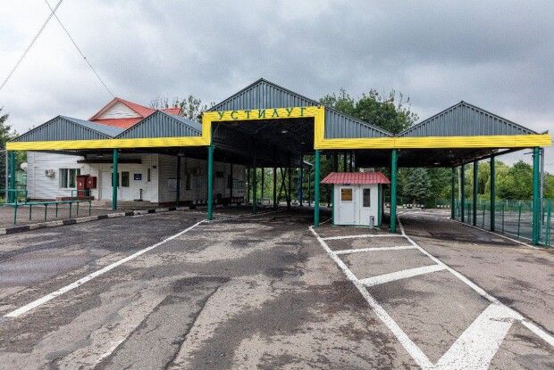На Волині оштрафували диякона церкви, який намагався вивезти антикварну Біблію за кордон 