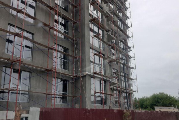 У Рівному 34-річний чоловік впав із висоти сьомого поверху (Фото)