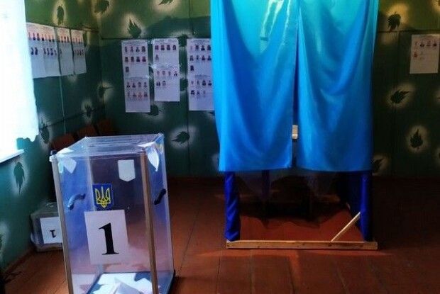 Спостерігачі ОПОРИ на Волині повідомляють про брак кабінок для голосування