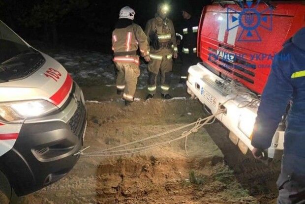 На Рівненщині авто «швидкої» потрапило в кювет