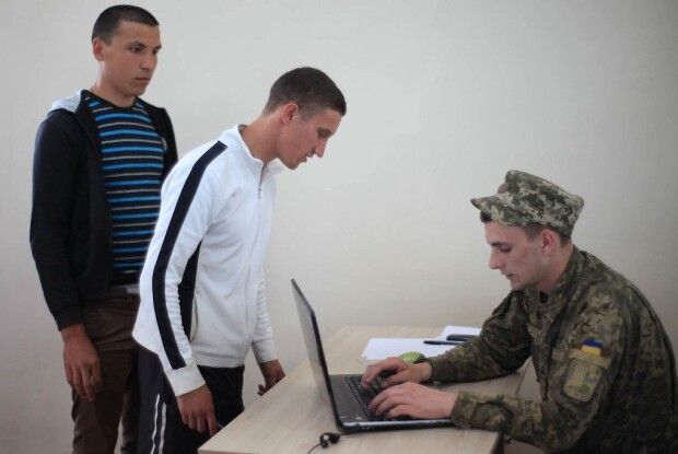 Зеленський пропонує штрафувати українців  за ухилення від мобілізації