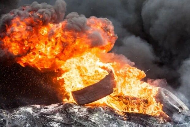 У селі на Волині молодь влаштувала вогняне «шоу» на Великдень