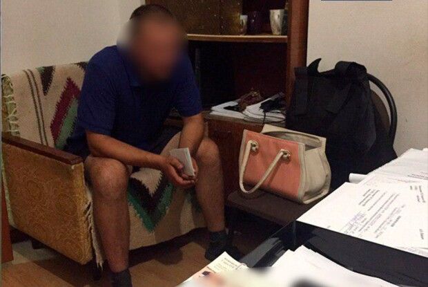 На Волині молодий чоловік відповідатиме за спробу дати 2 тисячі гривень хабара поліції