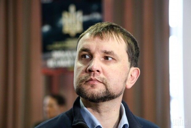 «Не стріляють у відповідь ті, кого поставили до стінки», – В'ятрович