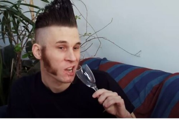 Американець з’їв… 250 лампочок