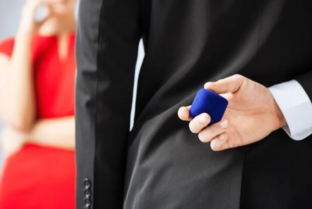 Волинянин освідчився коханій у музеї Корсаків (Відео)