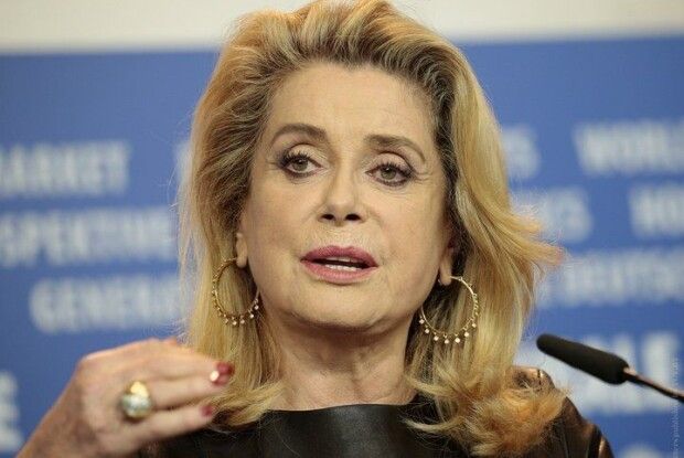 Катрін Деньов повезе з собою в Париж насіння українських помідорів