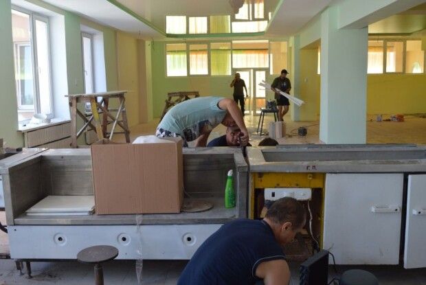 У Нововолинську управління освіти незаконно уклало договір на ремонт їдальні на 2 мільйони гривень